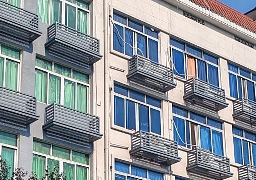 Outdoor Four-Sided Decorative Aluminum AC Cover with Hollow Carved Design