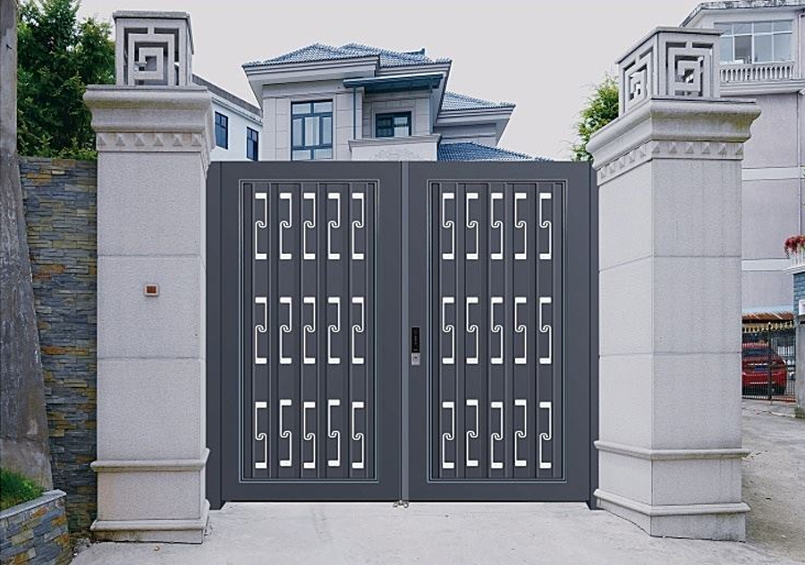 Aluminum Courtyard Gate With Geometric Pattern