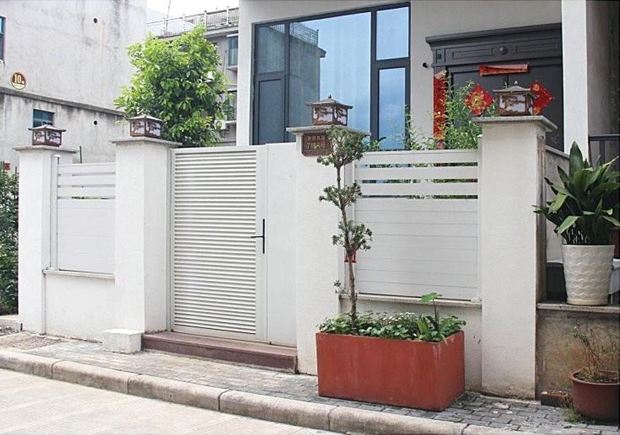 Contemporary Style Aluminum Outdoor Gate