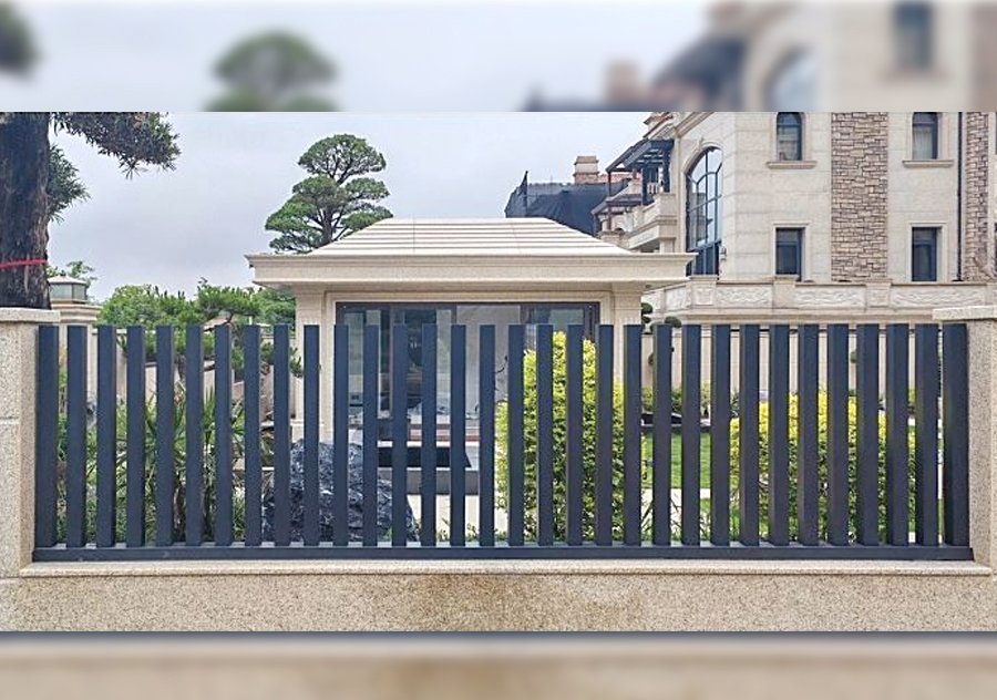 Modern Vertical Bar Residential Aluminum Fence