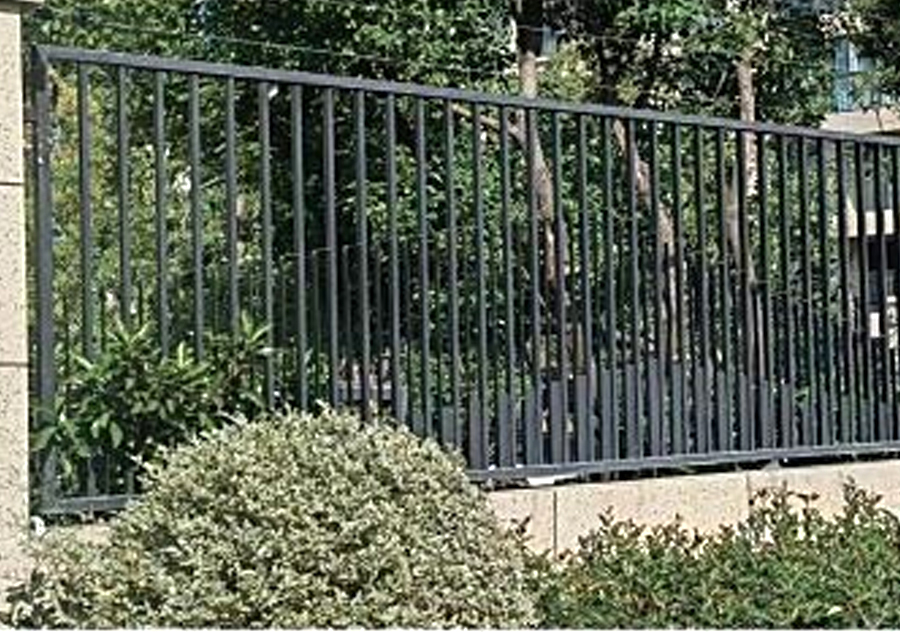 Black Aluminum Horizontal Flat-top Privacy Fence