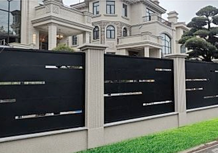 Sleek Black Villa Aluminum Fence